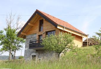 Le chalet des Pierres has Balcony rooms