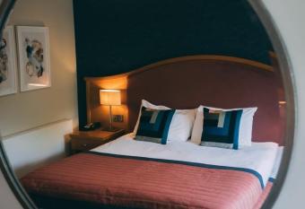 The Parkview Hotel allows 18 year olds to book a room