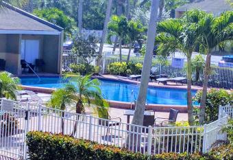 Relax in Condo Near Siesta Beach 1 has Balcony rooms