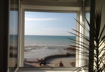 Blanc d ecume allows 18 year olds to book a room