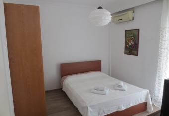Studio Anna Veria Center has Balcony rooms