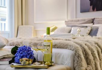 I m in Heaven - Boutique Apartments allows 18 year olds to book a room