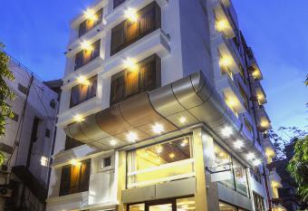 Hotel Accolade has Smoking rooms