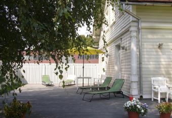 Villa Elisabeth Apartments allows 18 year olds to book a room