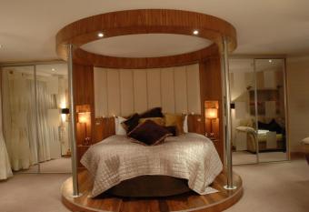 The Villa Rose Hotel & V-Spa allows 18 year olds to book a room