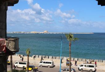 Ithaka Hostel allows 18 year olds to book a room