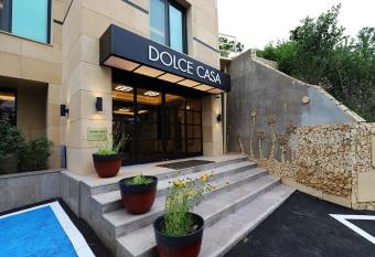 Namyangju Bukhangang dolcecasa hotel allows 18 year olds to book a room