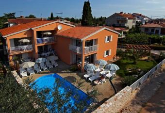 Villa Danex has Balcony rooms