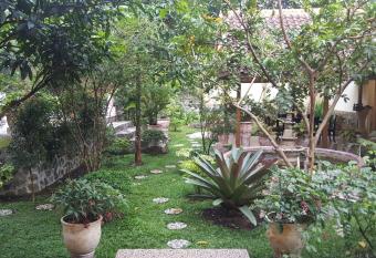 Green Mountain Villa allows 18 year olds to book a room