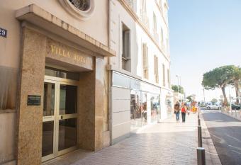 ACCI Cannes Croisette allows 18 year olds to book a room