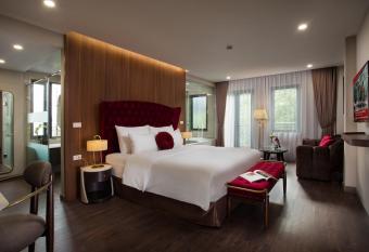 Hanoi L Heritage Diamond Hotel & Spa has rooms with a private hot tub
