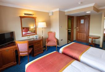 Killarney Towers Hotel & Leisure Centre allows 18 year olds to book a room