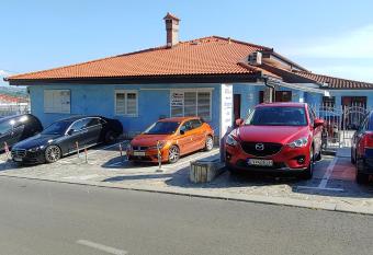 Villa Senega  nik allows 18 year olds to book a room