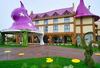 Gardaland Magic Hotel allows 18 year olds to book a room