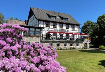 Boutique Hotel Restaurant Hollerather Hof allows 18 year olds to book a room