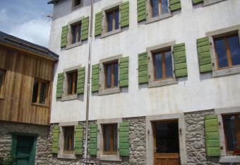 Chez Christine Et Fabrice allows 18 year olds to book a room