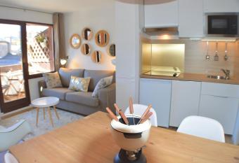 Douchka 121 Avoriaz allows 18 year olds to book a room