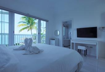 Stunning Ocean View allows 18 year olds to book a room