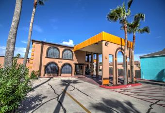 South Padre Island Inn allows 18 year olds to book a room