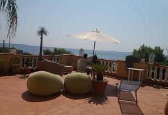 B&B  has Smoking/Balcony rooms