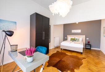 Luxstay Bad Nauheim - Self-Check-In has Balcony rooms