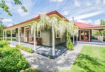 Hartley Homestead Boutique Bed & Breakfast allows 18 year olds to book a room