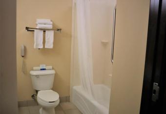 Oasis Inn & Suites Joshua Tree - 29 Palms has Balcony rooms