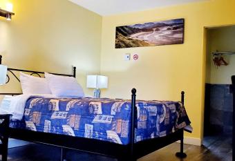 Port-O-Call Inn allows 18 year olds to book a room