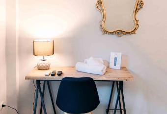 bue rosso guest house has Balcony rooms