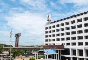 River Hotel The Budget allows 18 year olds to book a room