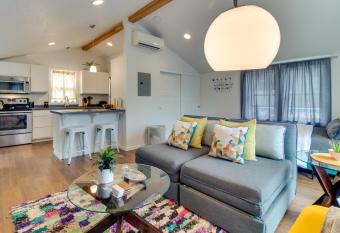 New Portland Neighborhood Studio has Balcony rooms