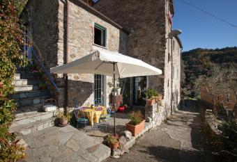 Chezcatherine has Balcony rooms