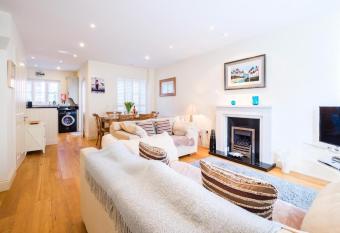 Maisie s allows 18 year olds to book a room