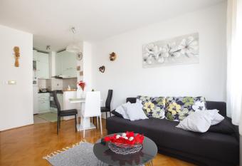 Apartman Retro allows 18 year olds to book a room