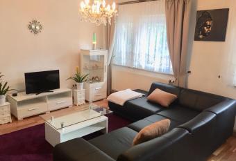 Europa P. Ferienwohnung allows 18 year olds to book a room