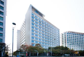 Hotel Hu Incheon Airport allows 18 year olds to book a room