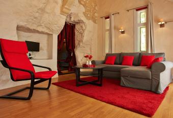 Logis H  tels Troglododo has Balcony rooms