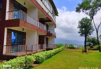 NANDANVAN TENT & RESORT TAPOLA has Balcony rooms