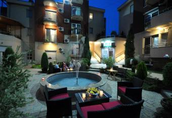 Apartments Iwa Centar has Balcony rooms