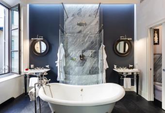 Corte Calzaiuoli Elegant Suites allows 18 year olds to book a room