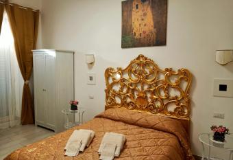 Domus San Biagio 14 has Balcony rooms