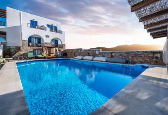 Ios Resort has Smoking/Balcony rooms