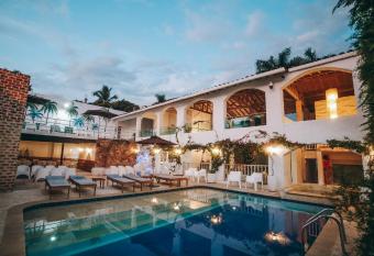 San Angel Hotel allows 18 year olds to book a room