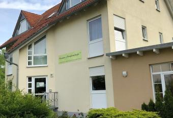 Pension Preussenstra  e Leipzig allows 18 year olds to book a room