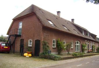 B&B Onder Ons Riet allows 18 year olds to book a room