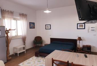 Fronte Mare a Venetico allows 18 year olds to book a room