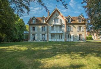 The Good House has Balcony rooms