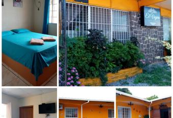 Residencial El Viajero allows 18 year olds to book a room