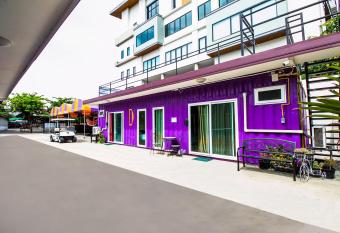 5BOX Donmuang Airport allows 18 year olds to book a room