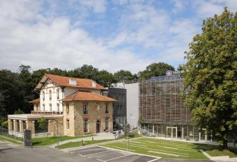 Best Western Plus Paris Meudon Ermitage has Balcony rooms